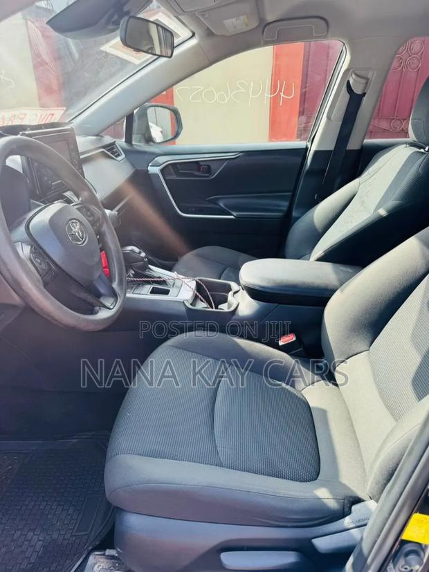 Toyota RAV4 LE 2022 Black