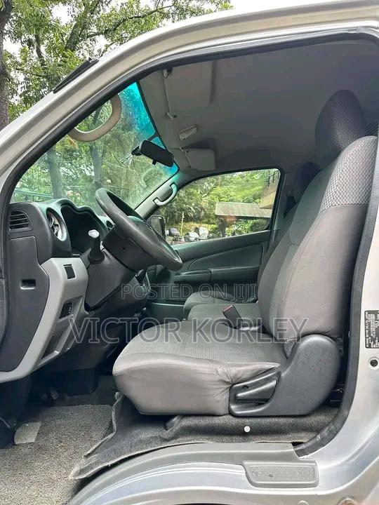 Nissan Caravan 2018 Silver