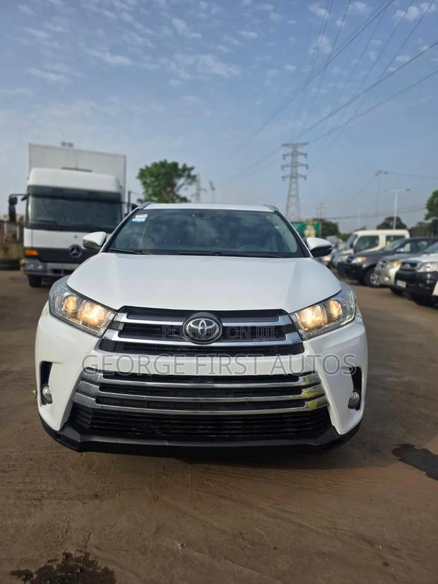 Toyota Highlander XLE 4x4 V6 (3.5L 6cyl 8A) 2018 White