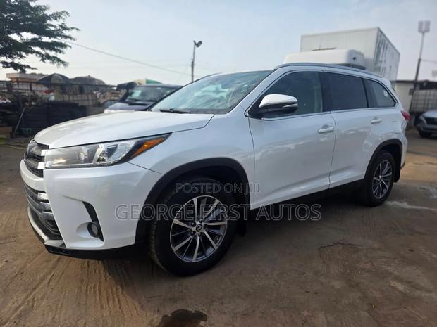 Toyota Highlander XLE 4x4 V6 (3.5L 6cyl 8A) 2018 White