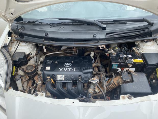 Toyota Vitz 1.0 FWD 5dr 2010 White