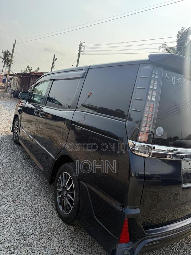 Toyota Voxy X 2WD 8-Seater 2015 Black