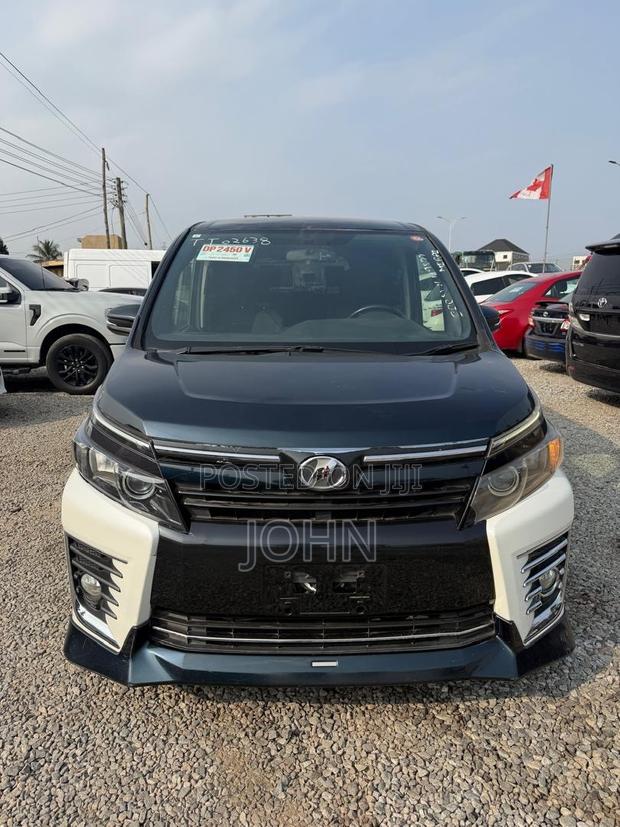 Toyota Voxy X 2WD 8-Seater 2015 Black