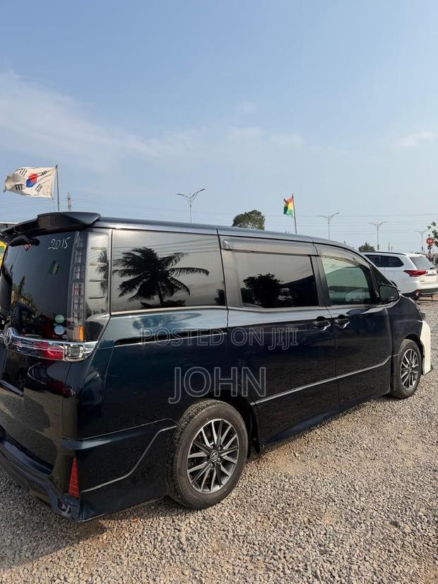 Toyota Voxy X 2WD 8-Seater 2015 Black