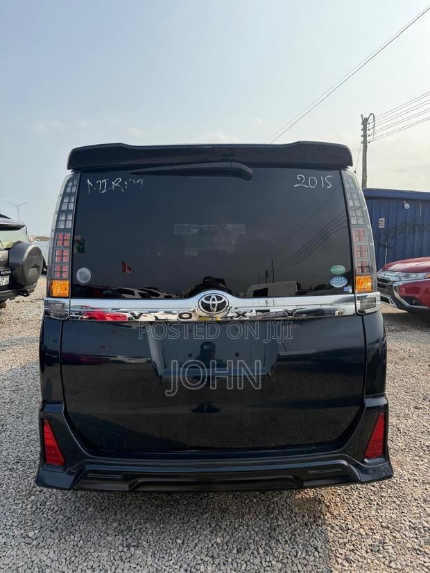 Toyota Voxy X 2WD 8-Seater 2015 Black