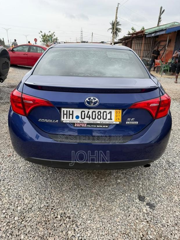 Toyota Corolla SE (1.8L 4cyl 2A) 2018 Blue