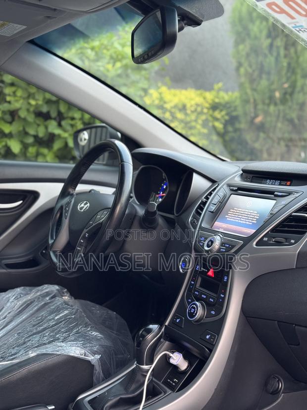 Hyundai Elantra Limited 4dr Sedan (1.8L 4cyl 6A) 2015 White