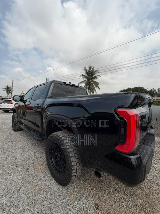 New Toyota Tundra Limited CrewMax 4WD SB w/6.5' Bed 2026 Black