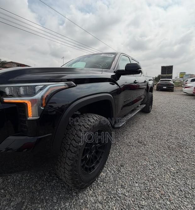 New Toyota Tundra Limited CrewMax 4WD SB w/6.5' Bed 2026 Black
