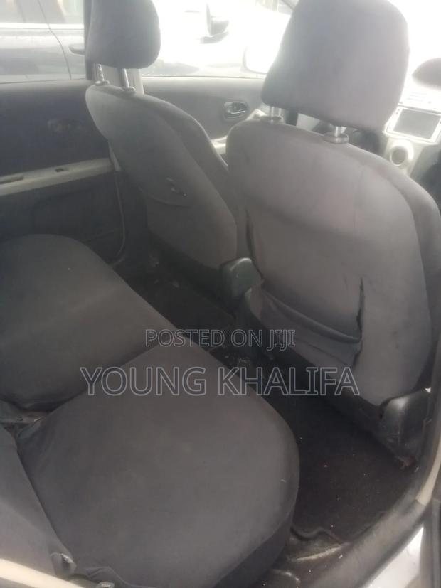 Toyota Vitz 2010 Silver