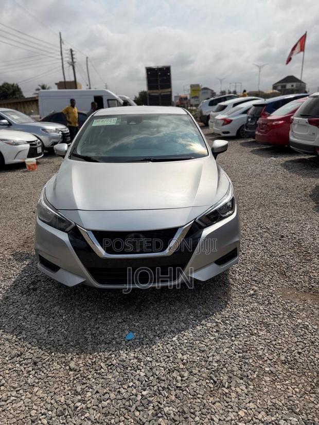 Nissan Versa 1.6 SV 2021 Gray