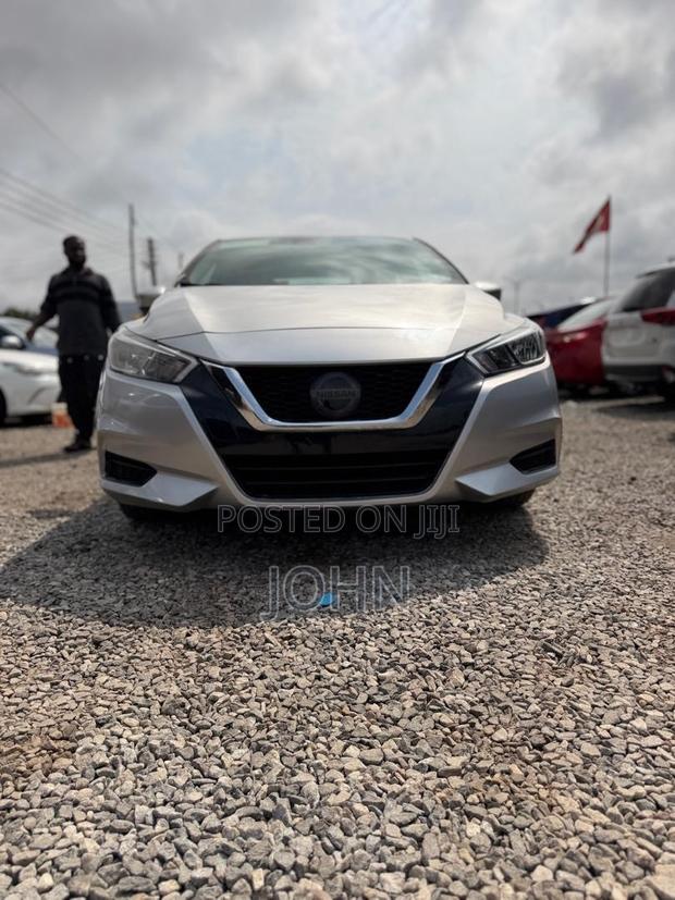 Nissan Versa 1.6 SV 2021 Gray