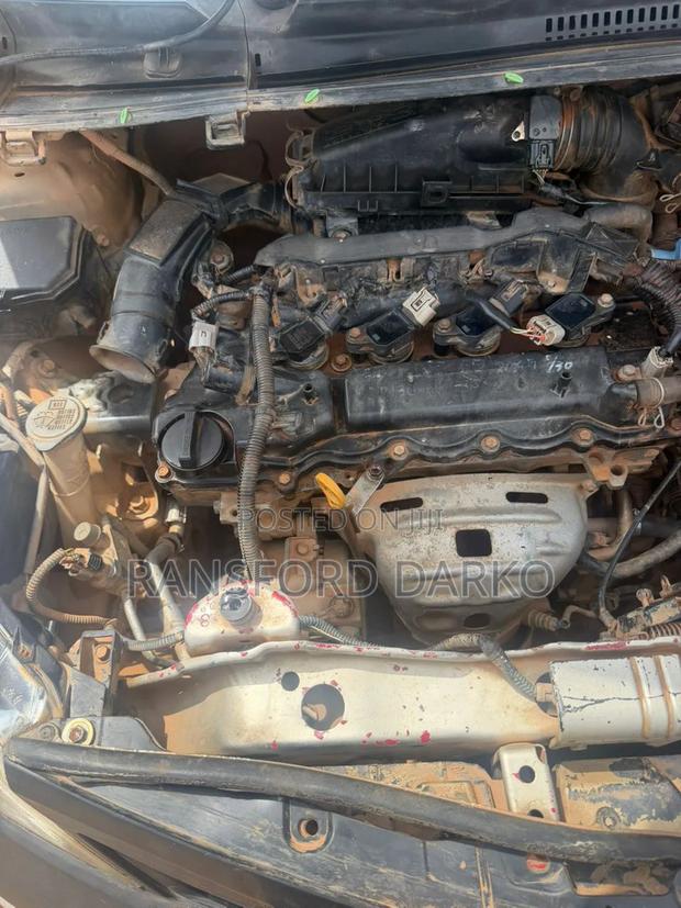 Toyota Vitz 2012 Silver