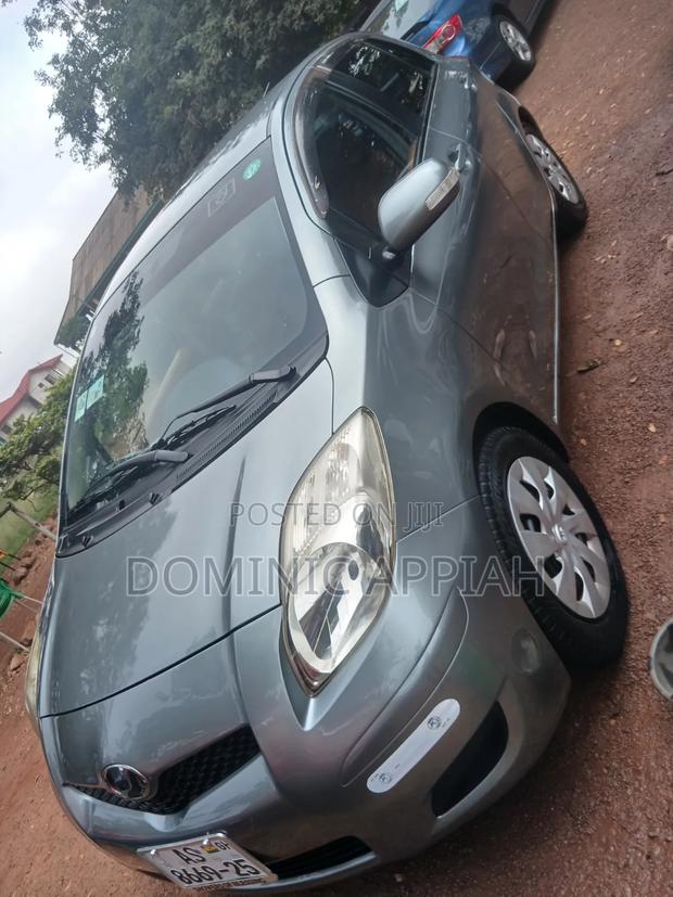 Toyota Vitz 1.3 AWD 5dr 2012 Gray