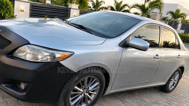 Toyota Corolla 2010 Silver