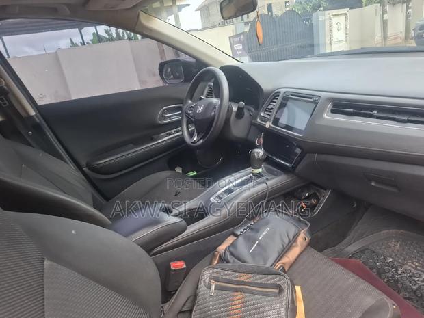 Honda HR-V 4dr SUV (1.5L 4cyl CVT) 2016 Gray