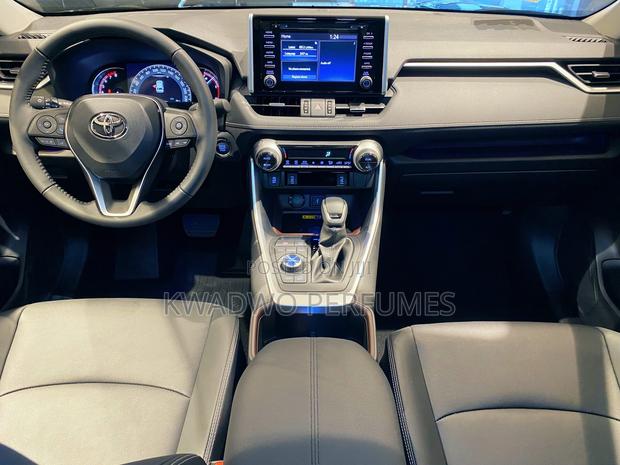 Toyota RAV4 2020 White