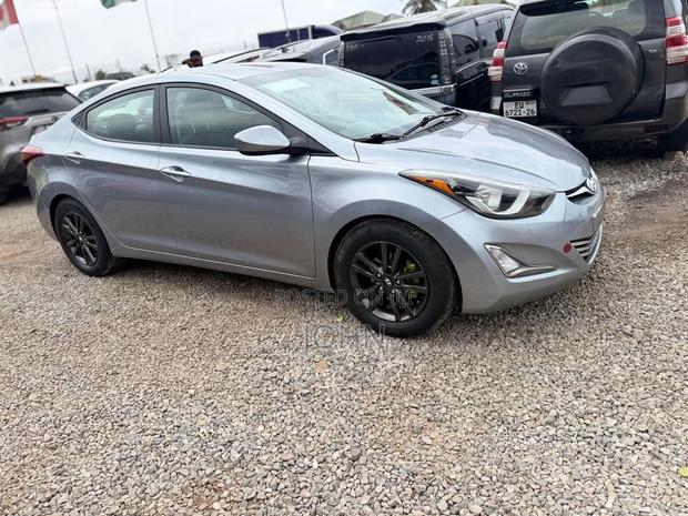 Hyundai Elantra SE Sedan FWD (1.8L 4cyl 6A) 2016 Gray