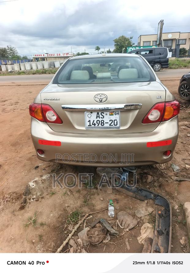 Toyota Corolla 2010 Gold