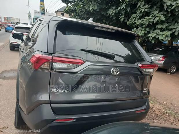 Toyota RAV4 LE 2022 Gray