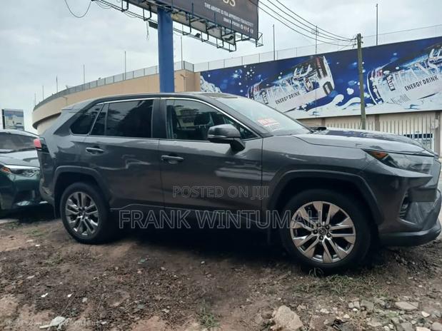 Toyota RAV4 LE 2022 Gray