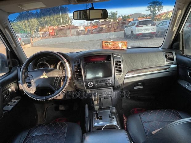 Mitsubishi Pajero 2010 White
