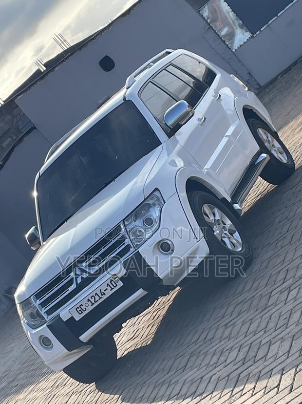 Mitsubishi Pajero 2010 White