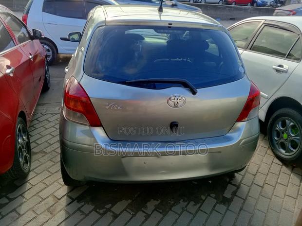 Toyota Vitz 1.3 FWD 5dr 2010 Gray