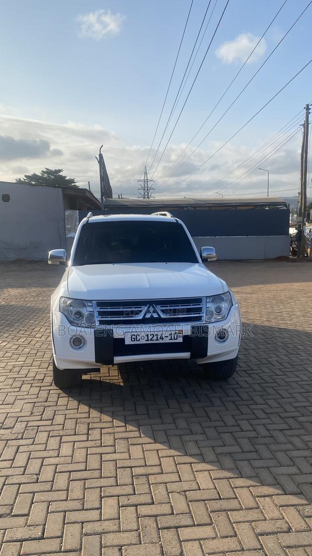 Mitsubishi Pajero 2010 White