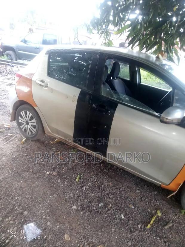 Toyota Vitz 2012 Silver