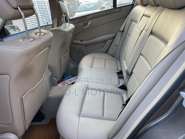 Mercedes-Benz E350 Base 4dr Sedan RWD (3.5L 6cyl 7A) 2010 Gold