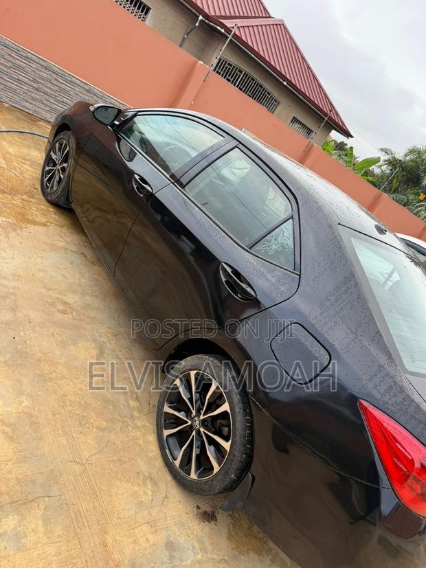 Toyota Corolla XSE (1.8L 4cyl 2A) 2018 Black