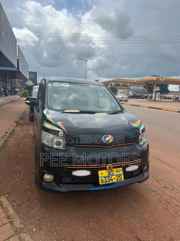 Toyota Voxy X 2WD 8-Seater 2013 Black
