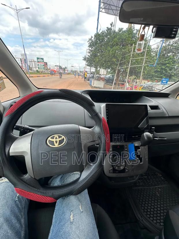 Toyota Voxy X 2WD 8-Seater 2013 Black