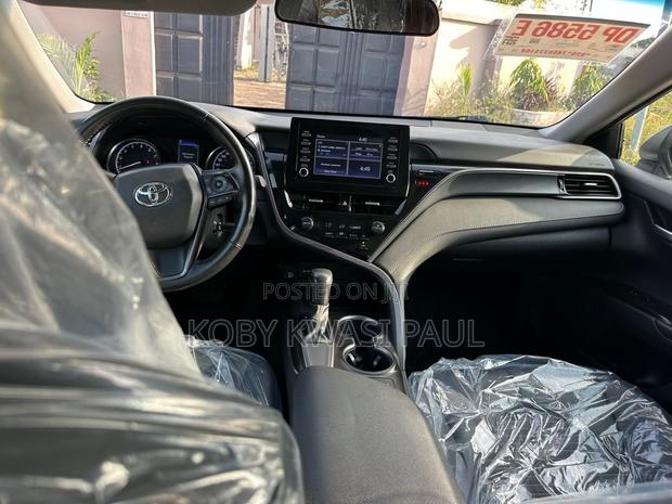 Toyota Camry SE 2023 Silver