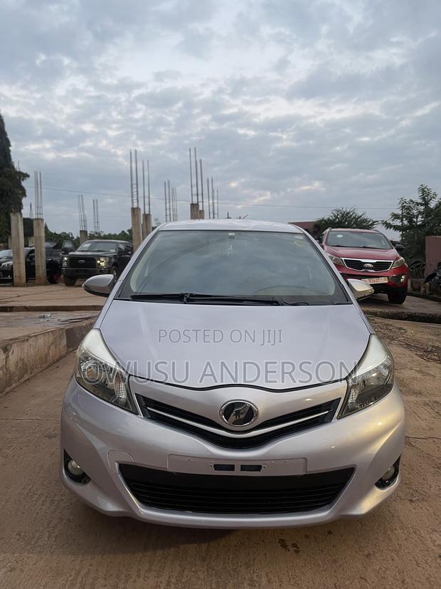 Toyota Vitz 2013 Silver