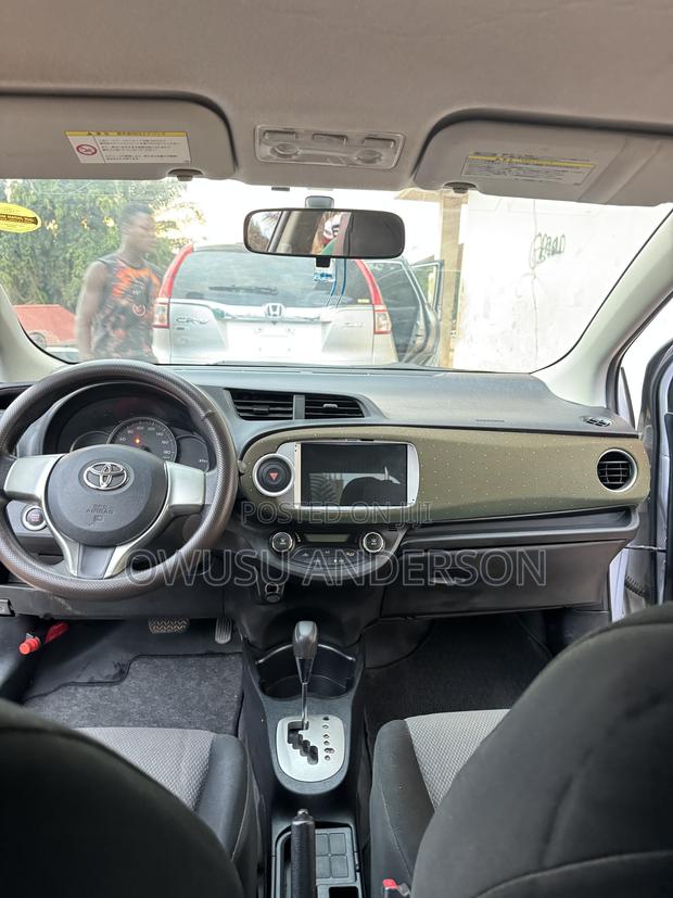 Toyota Vitz 2013 Silver