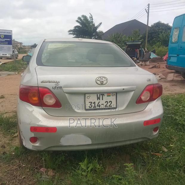 Toyota Corolla LE 4dr Sedan (1.8L 4cyl 4A) 2010 Silver