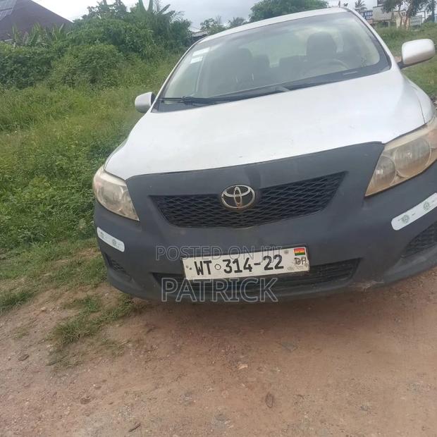 Toyota Corolla LE 4dr Sedan (1.8L 4cyl 4A) 2010 Silver