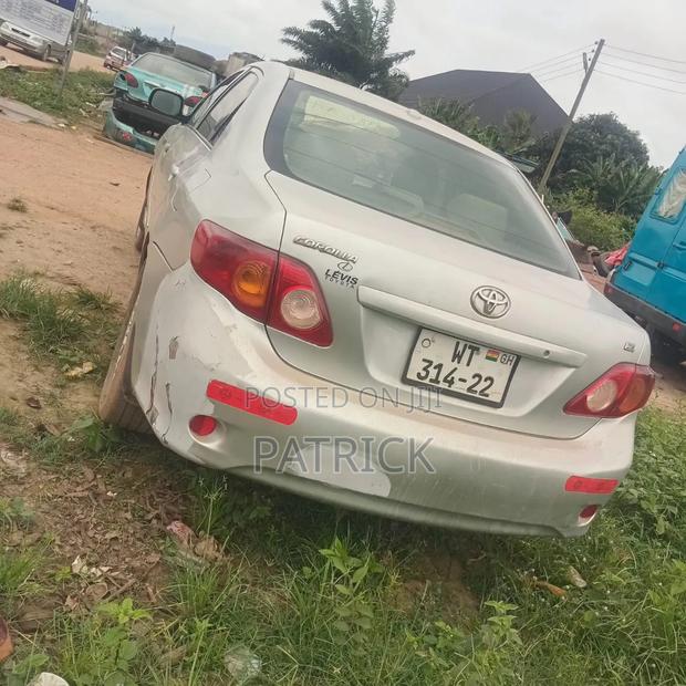 Toyota Corolla LE 4dr Sedan (1.8L 4cyl 4A) 2010 Silver