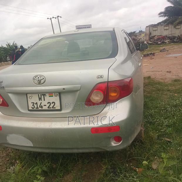 Toyota Corolla LE 4dr Sedan (1.8L 4cyl 4A) 2010 Silver