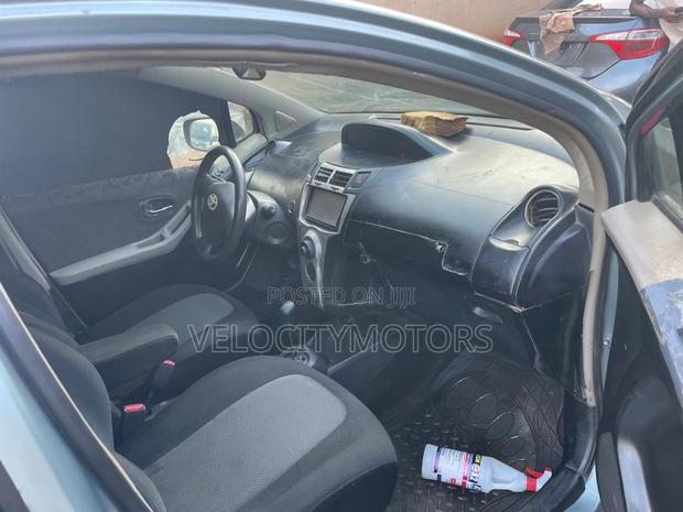 Toyota Vitz 1.3 AWD 5dr 2010 Blue
