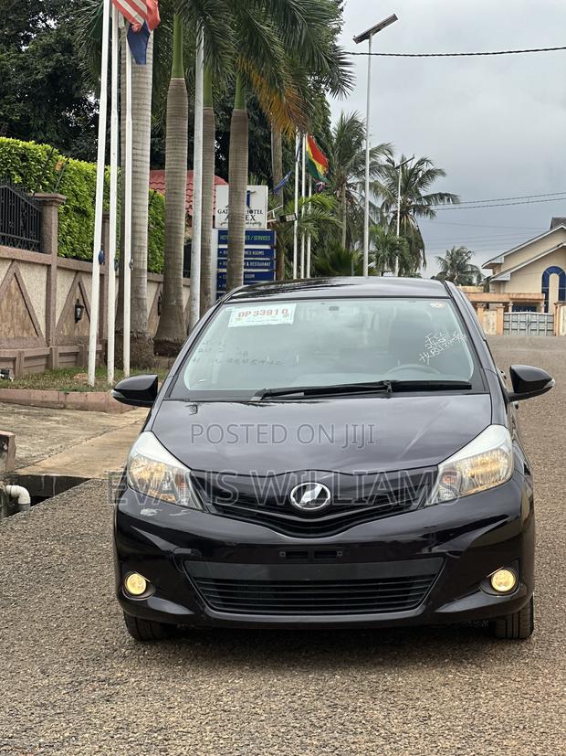 Toyota Vitz 1.3 FWD 5dr 2013 Purple