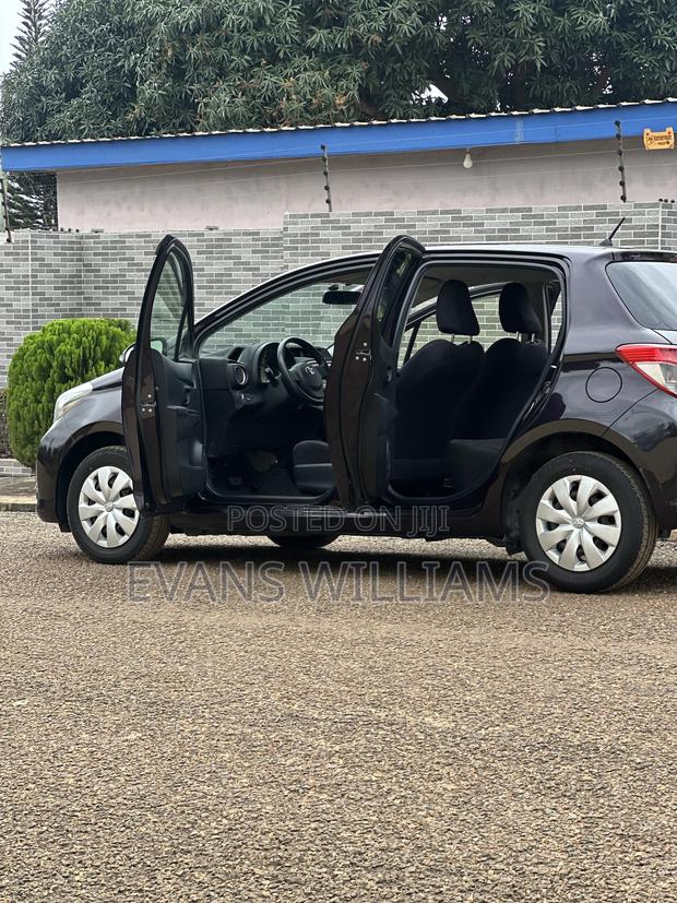 Toyota Vitz 1.3 FWD 5dr 2013 Purple
