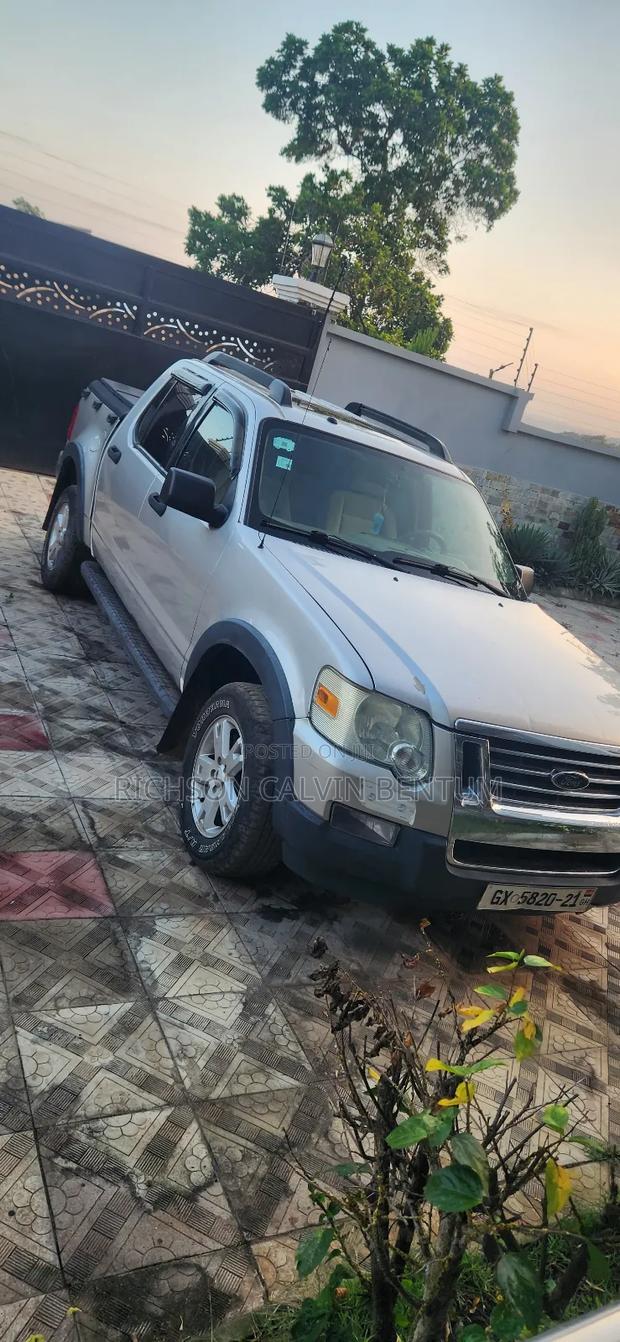 Ford Explorer Sport Trac 2009 Gray