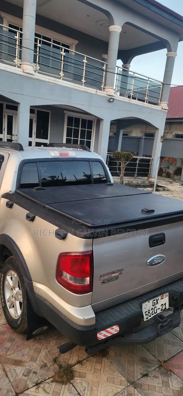 Ford Explorer Sport Trac 2009 Gray