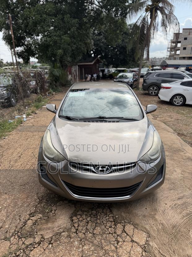 Hyundai Elantra SE Sedan FWD (1.8L 4cyl 6M) 2016 Ivory