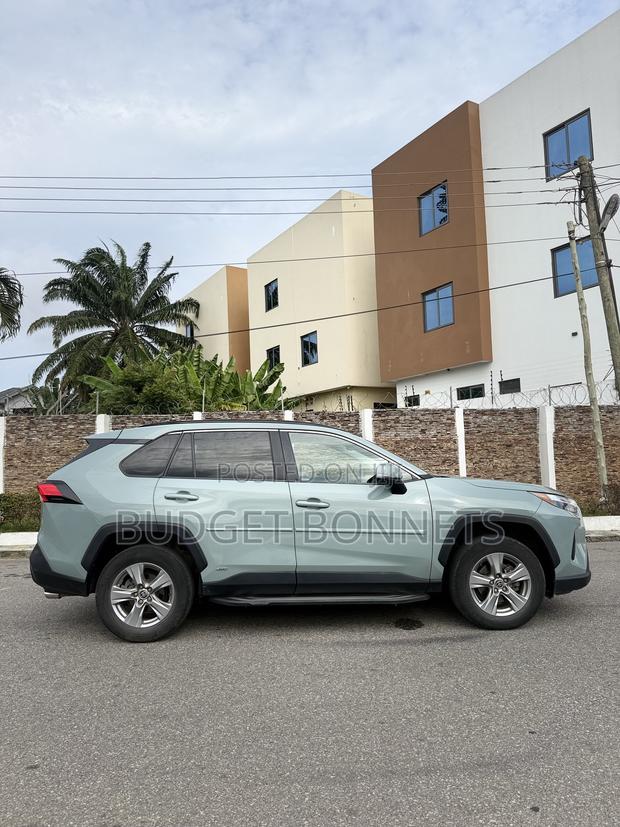 Toyota RAV4 XLE 2022 Green