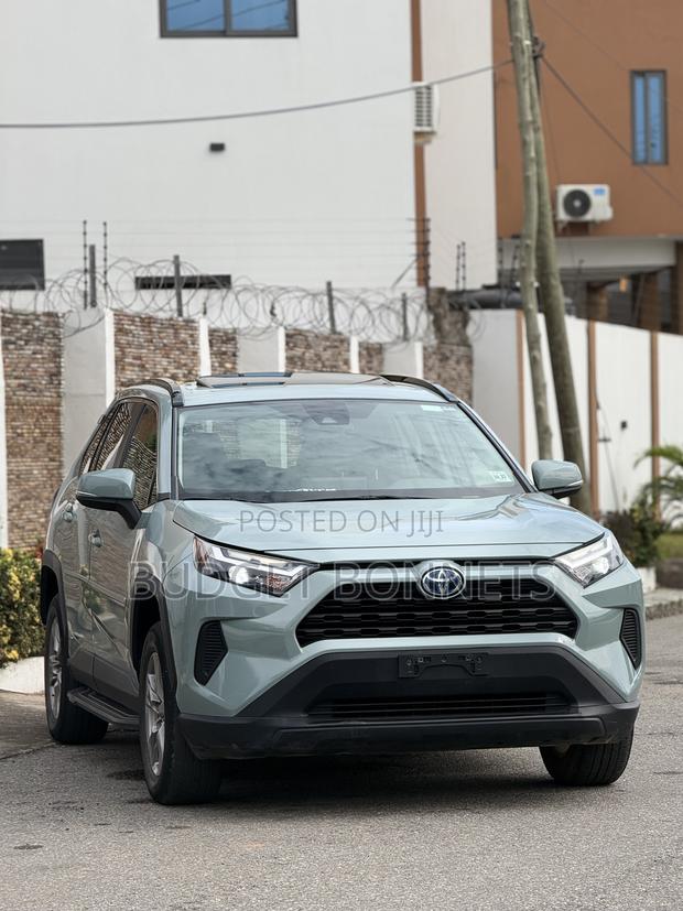 Toyota RAV4 XLE 2022 Green