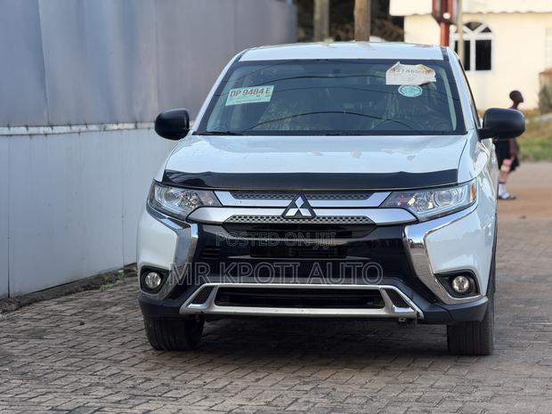 Mitsubishi Outlander 2020 White